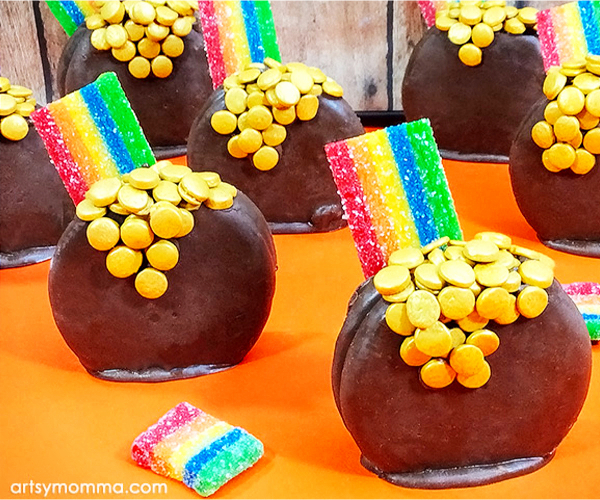Pot of Gold Oreo biscuits with Rainbows