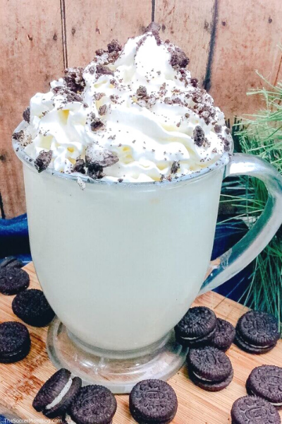 White Hot chocolate with oreos around it