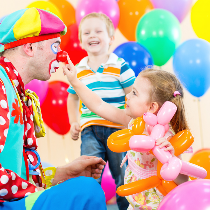 Toddler party with party clown