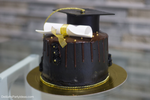 Graduation Cake with cap and scroll