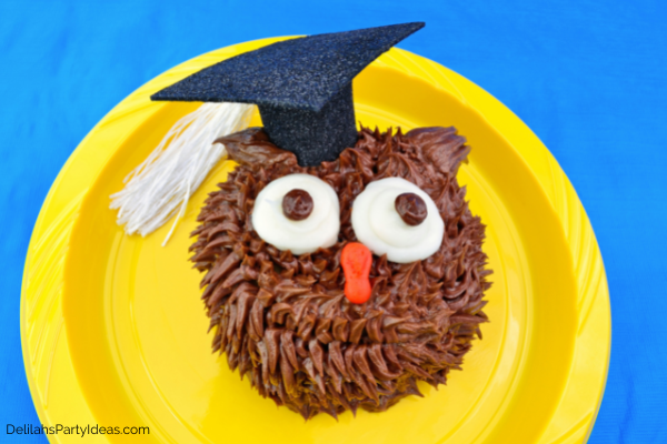 Cute owl graduation cupcakes