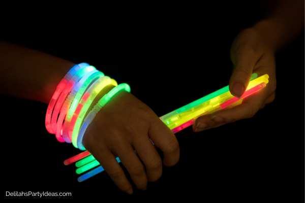 Glow sticks and glow bracelets