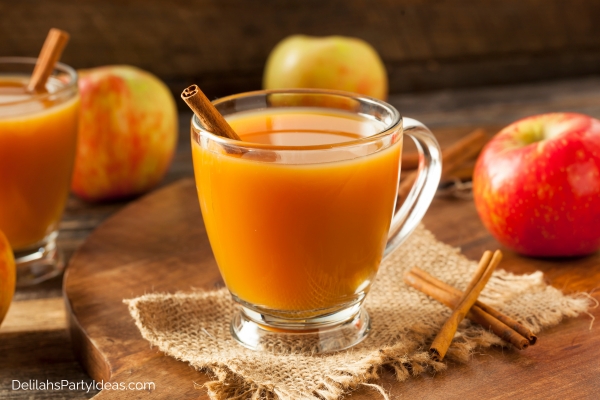 Hot apple cider drink