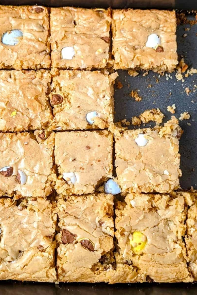 mini egg cookie bars