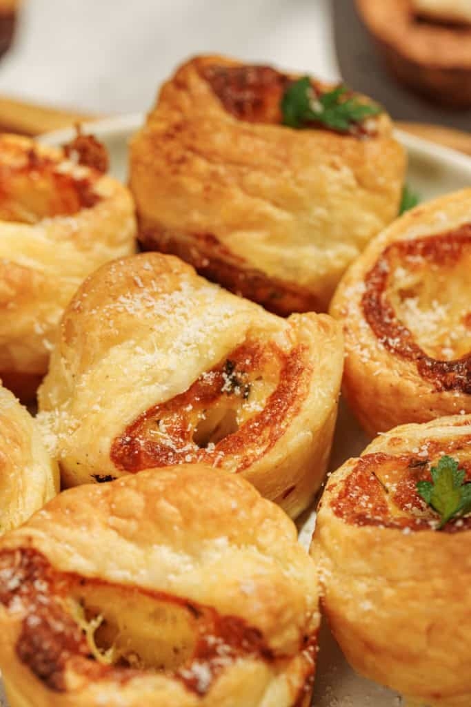 cheesy garlic cruffins