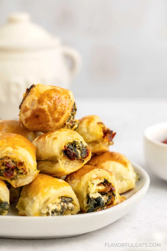 Sun-Dried Tomato Spinach Puff Pastry Bites