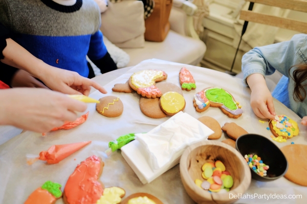family decorating cookies